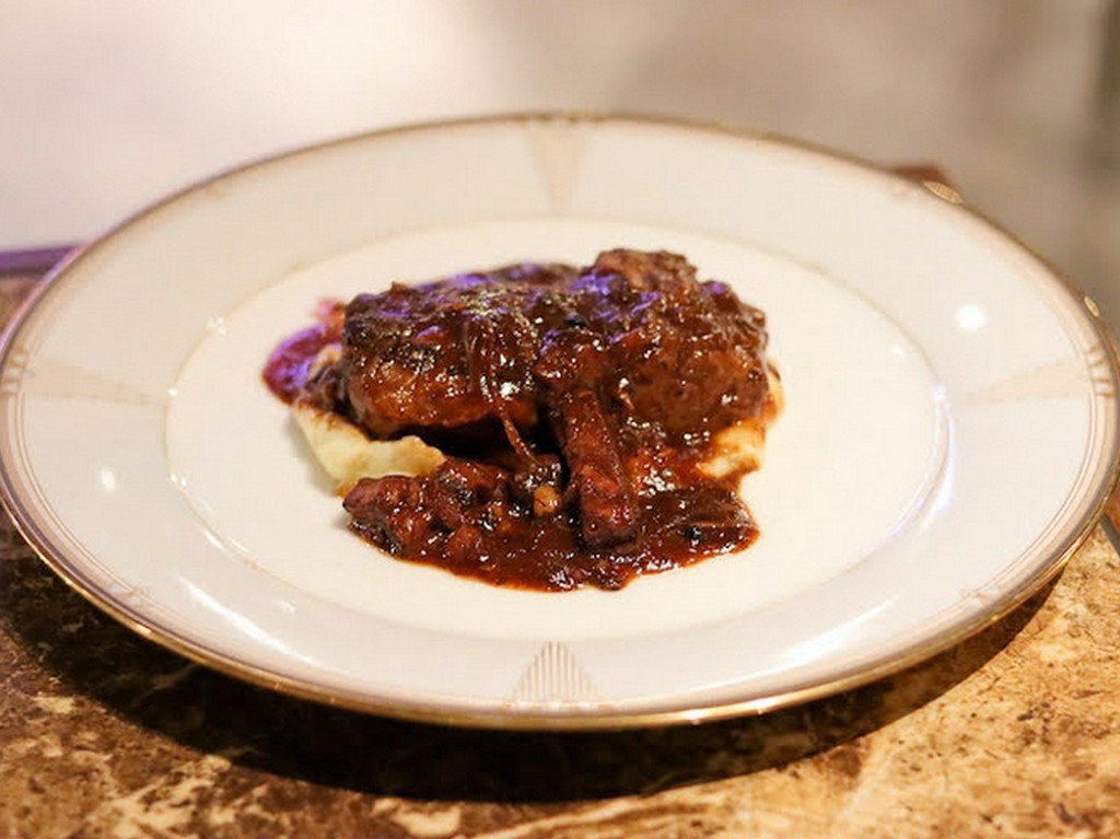 いわて短角牛の赤ワイン煮込み    ブルゴーニュ風