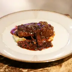 いわて短角牛の赤ワイン煮込み    ブルゴーニュ風
