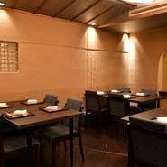 ダイニングテーブル席　※小学生以下のお子様のご利用はご遠慮ください