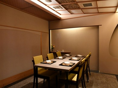 ２名様から３４名様までご利用いただける個室のご用意