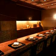 １名様でもお料理やお酒を贅沢に楽しめるカウンターをご用意しております
