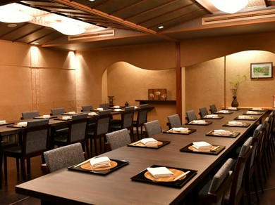 テーブル完全個室　１９名〜３４名様