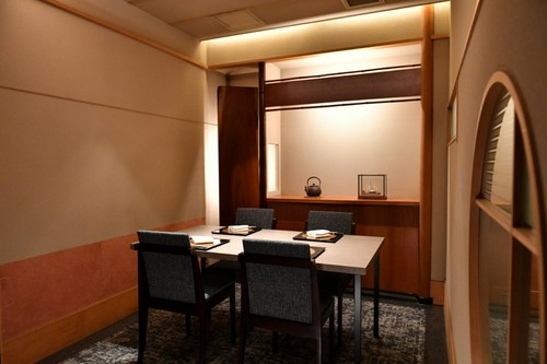 テーブル完全個室　２名～４名様