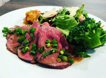 上質なランプ肉のローストビーフ　和風ソース