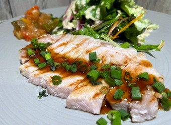 柔らか豚ロースのグリル　ジンジャーソース