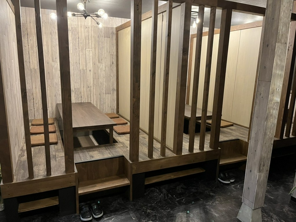 個室は掘りごたつとなっております