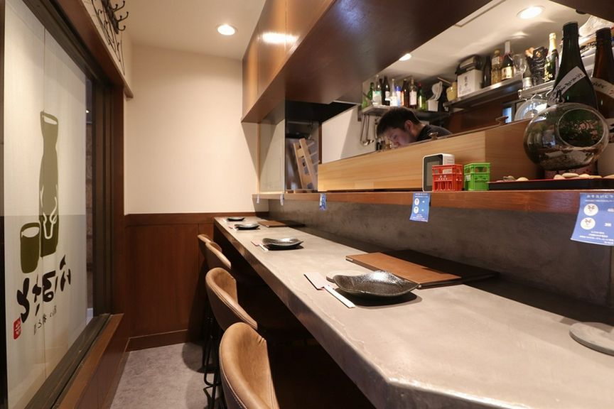 カウンター席8〜10席