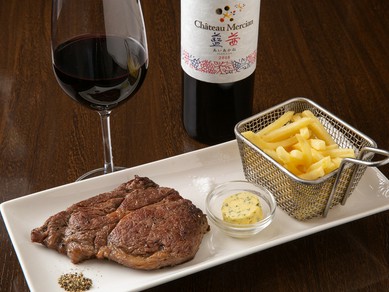 産地にはこだわらず、世界中のおいしいワインを厳選