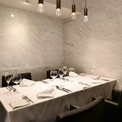 完全個室も用意。記念日やビジネスシーンなどにご利用ください。