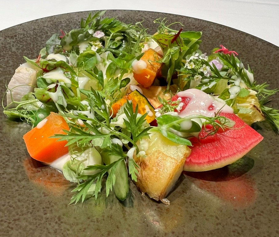 ２５種以上の野菜を使用した菜園風サラダ