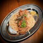 肉とタコスは最高の組み合わせ！
生地からオリジナルでこだわった当店のチキンタコス