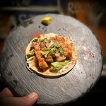 肉とタコスは最高の組み合わせ！
生地からオリジナルでこだわった当店のポークタコス