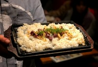 ステーキ屋のガーリックライスって何故こんなに美味しいのでしょうか？