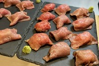 当店名物肉寿司シリーズの牛タン！