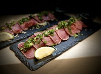 みんな大好き牛タンの炙り刺し