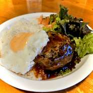 奄美の雰囲気にぴったりのランチメニュー
ボリューム満点のおすすめランチ