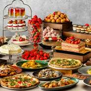 夏の味覚を満喫できるイタリアンビュッフェ。
イチオシスイーツにメロン食べ放題もご用意！
特別な夏のプレミアムブッフェをお愉しみください♪