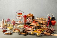 名物の自家製ローストビーフや冬の味覚をたっぷり味わえるイタリアンの数々をご用意。
旬の苺やチョコレートなどを使用した豪華ドルチェもご堪能いただけます。
特別な冬のプレミアムブッフェをお愉しみください。