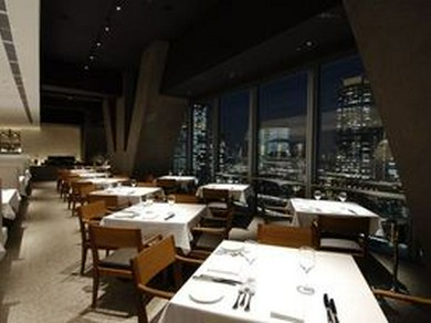 夜景と美食を落ち着いた大人の空間で楽しめます！