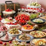 「XEX TOKYO」から、期間限定ブッフェプラン登場。
イチ押しスイーツに苺×チョコレート食べ放題をご用意！
特別な冬のプレミアムブッフェを楽しんで。