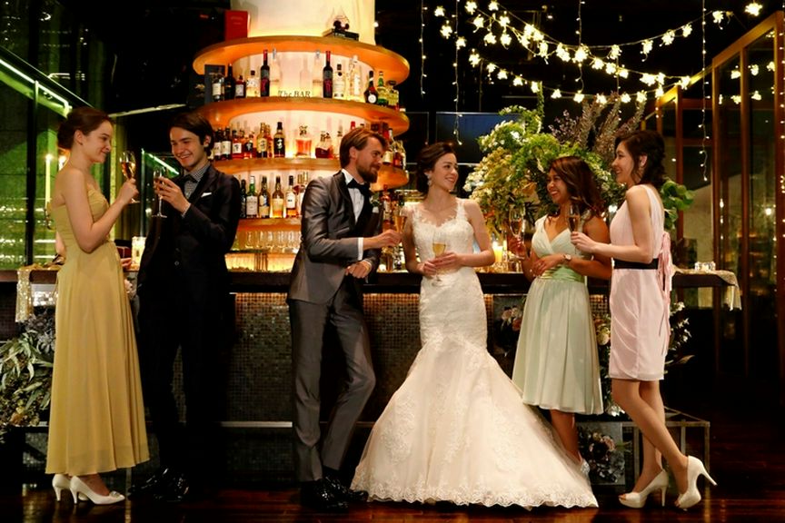 大人の社交場として利用できる「The BAR」