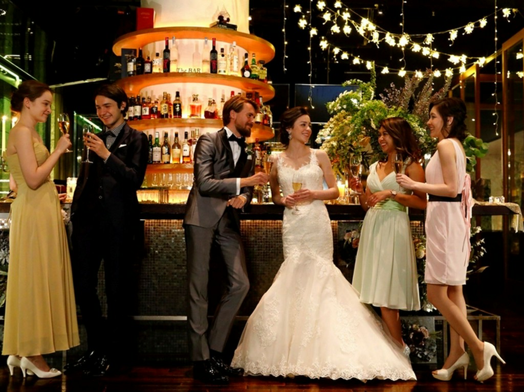 大人の社交場として利用できる「The BAR」