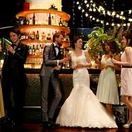 こだわりのフードとドリンクを楽しめる「The BAR」エリアは、デートだけでなく、大人数のパーティや打ち上げ、大人合コンなどシーンを選ばず幅広く利用できます。