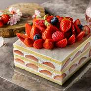 期間限定のブッフェでは季節のスイーツをお楽しみいただけます。季節の果物を使用した種類豊富なスイーツを思う存分お楽しみ下さい。また、当店自慢のピッツァや旬の食材を使ったパスタや前菜などもご用意しています