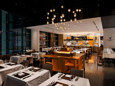 日本橋の夜を華やかに彩る充実のフード