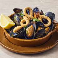 Steamed Mussels with White Wine and Pepper