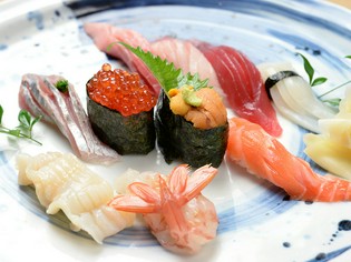 ランチにもディナーにも。旬の味覚を堪能できる『握り寿司』