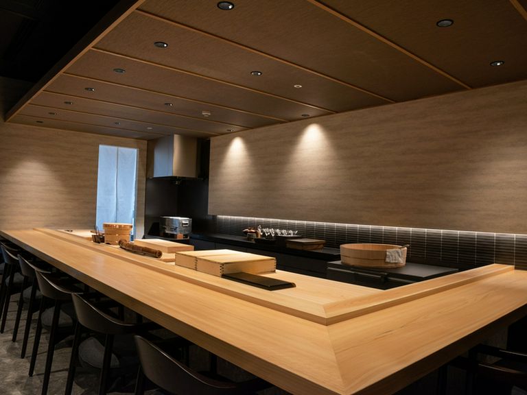 港町でもある神戸デートには、鮨がオススメ