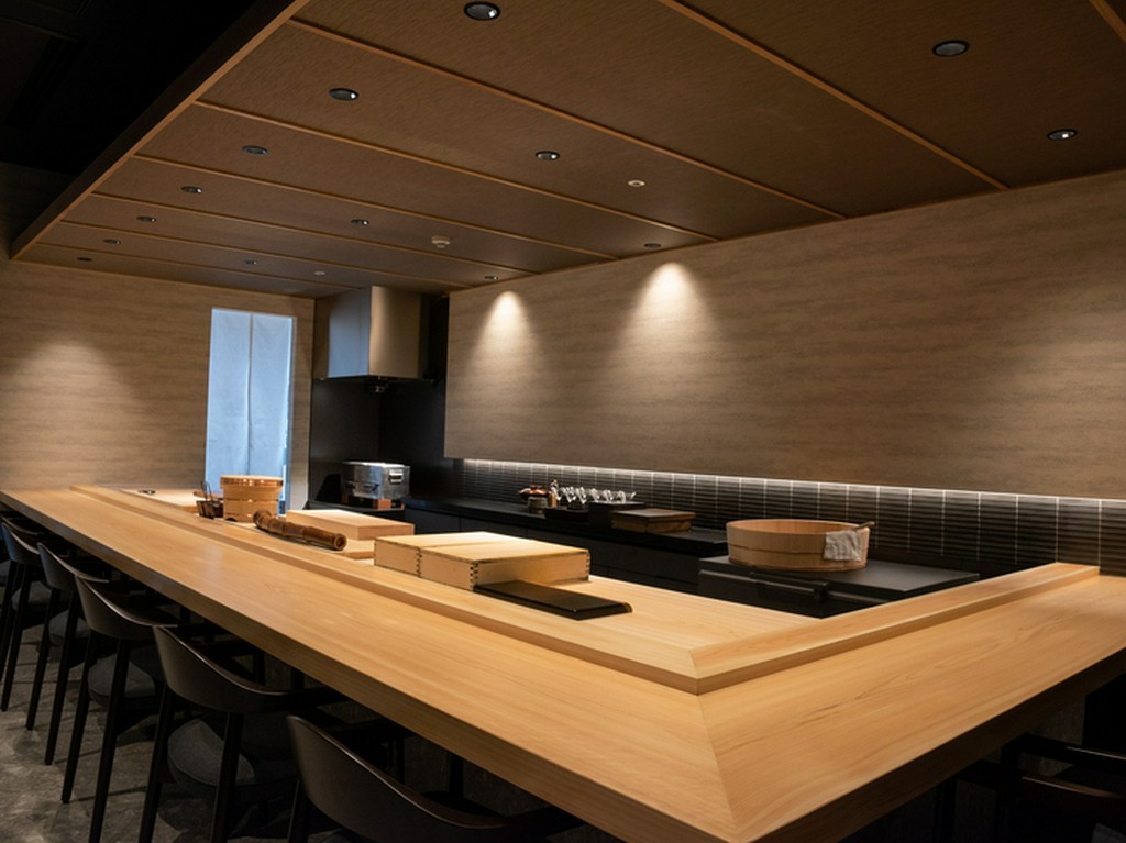 港町でもある神戸デートには、鮨がオススメ