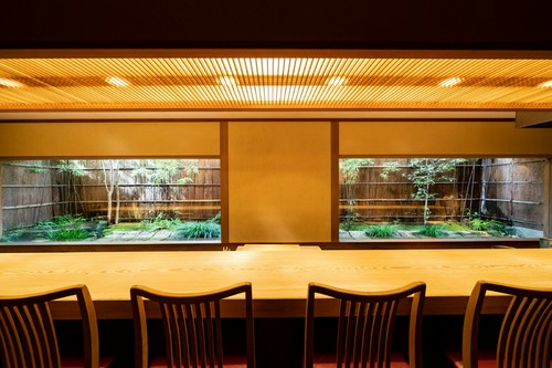 1階カウンター席