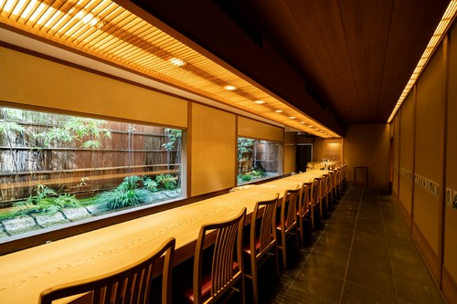 1階カウンター席