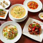 落ち着いた雰囲気のお店。法事後の会食にもよく利用されています。ご要望、ご予算相談に応じます。