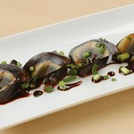 ピータンはアヒルの玉子を熟成させた発酵食品。紹興酒に合います。
