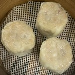 豚肉と玉ねぎをたっぷりと使った肉汁たっぷりの焼売。化学調味料不使用。