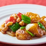 やさしい味わいのソースと海老の食感のハーモニー。
