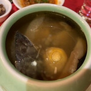 中国福建省の伝統的な高級スープ　佛跳墻(フォーティャオチァン)