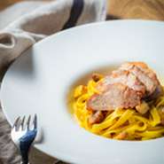 Pasta mixed with roasted pork.egg.
cheese.and Japanese pepper.　
