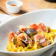 Pasta with garlic.chilipeppers
and oliveoil.prosciutto and eggplant.

