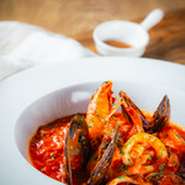 Pasta with seafood and tomato sauce.　