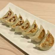 ジューシーな餃子になります。