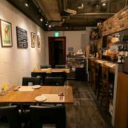 テーブルを囲み、家族みんなでシェアしながらの食事は楽しい時間。アットホームな雰囲気なので、お子さま連れでも安心して入れます。家族の大切な祝いごとや、普段使いのディナーにもオススメのイタリア料理店です。