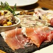 トスカーナの前菜6品盛り合わせ
1人前　2人前1500円　3人前2300円
