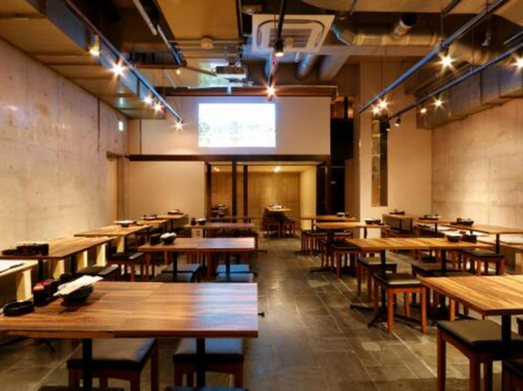 少人数・大人数での宴会も可能。ご予約はネットや電話でお気軽に