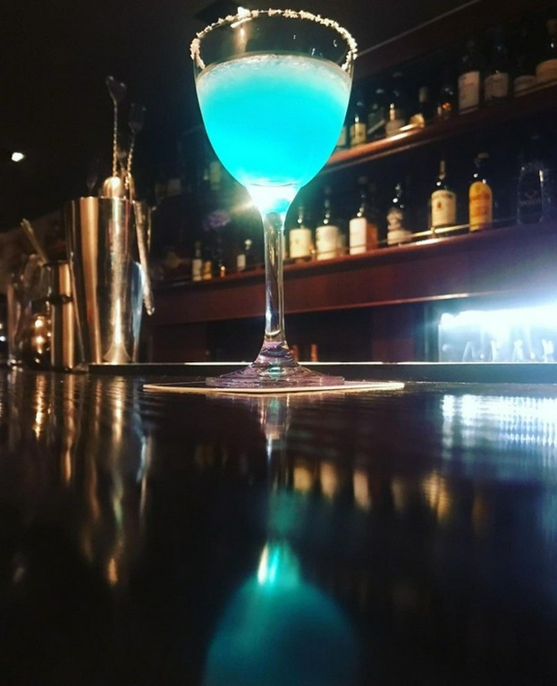 マルガリータをブルーキュラソーで青くしたブルーマルガリータ