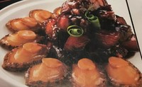 豚の角煮　1680
干筍の肉醤油煮込み　1880
香港風スペアリブ　1980
スペアリブ塩胡椒炒め　1180
豚足の醤油旨煮　1580
黒酢酢豚　1880
梅干菜肉　1980
あわびと豚角煮　4880
豚もつの醤油煮込み　1580