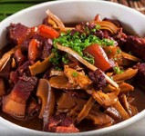 牛肉のサイザンアイランド揚げ　1880
ラムスペアリブ焼き　2580
ラム肉とクミンの炒め　1880
ラム肉の土鍋煮込み　3280
骨付き羊背肉のじゃがいも煮込み　1980
カシューナッツと鶏肉の炒め　1680
